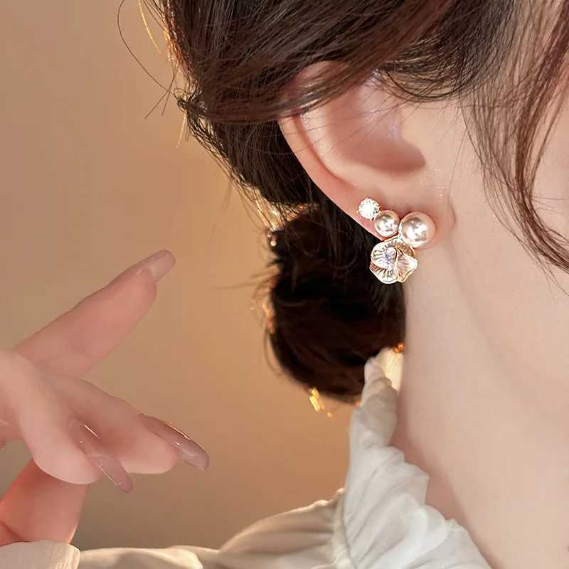 Light Luxury Elegant Dropping Glaze White Camellia Imitation Pearl Stud Earrings For Women Fashion Sweet Crystal Jewelry Gifts Y250401