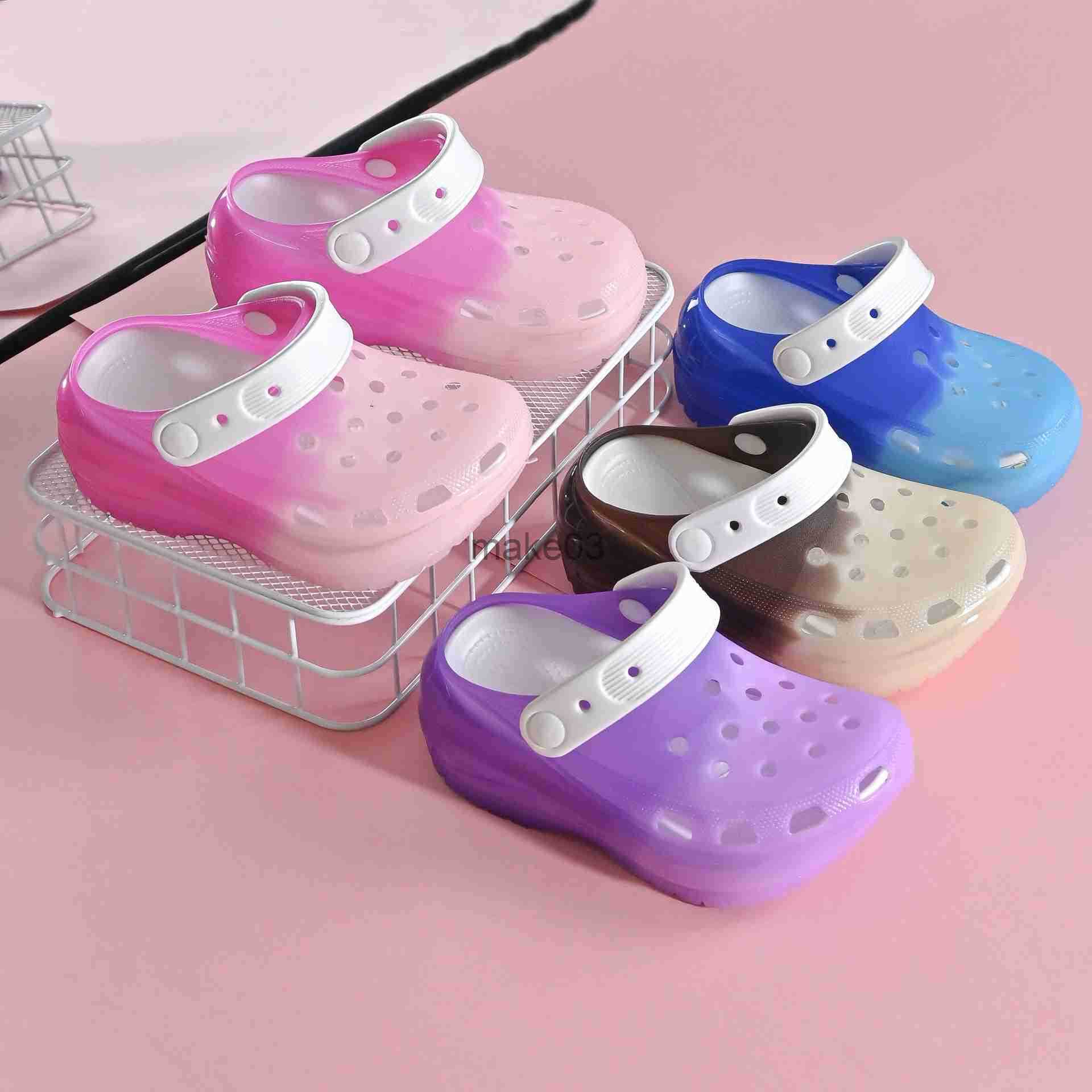 Luminous childrens cave shoes for summer wear color blocked toe slippers for boys and girls with lights EVA beach thick soled sandals J250403