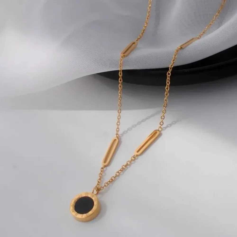 Luxury Brand Gold Color Stainless Steel Roman Digital Wafer Pendant Necklace for Women Charm Chain of Clavicle Jewelry Accessory Z250402