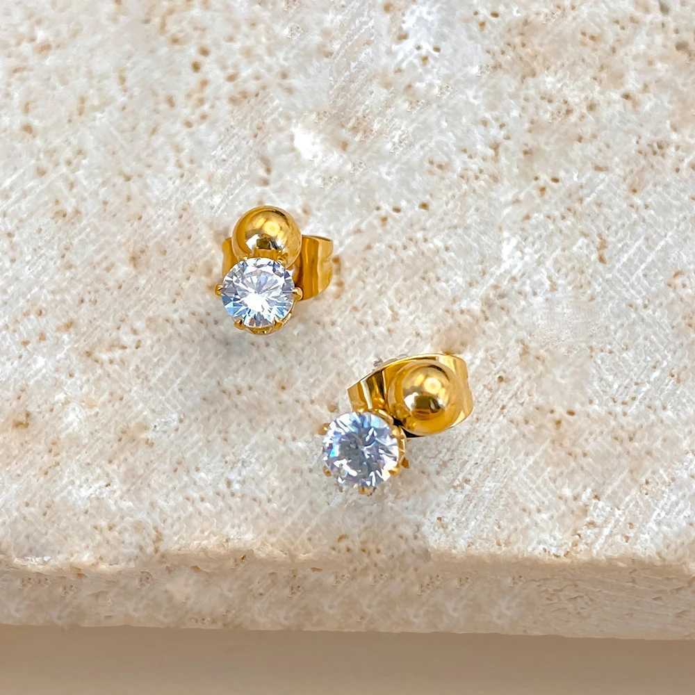 eManco New Fashion Round Stud Earrings for Women Hypoallergenic Screw Cartilage Helix Earring Girls Piercing Jewelry C251103
