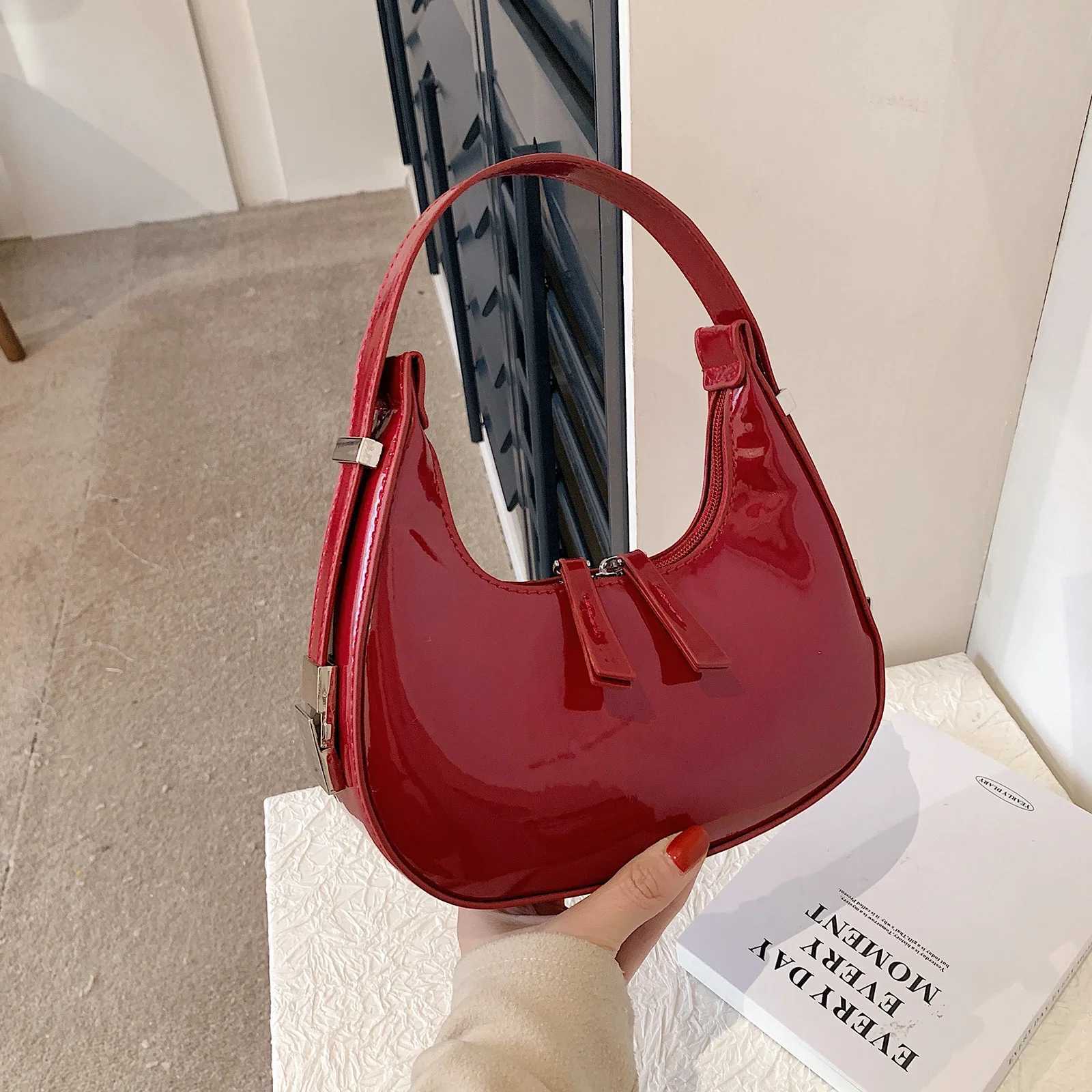 Half Moon Bag Vintage PU Leather Small Shoulder Bag for Women Girls Hobo Handbag Luxury Retro Red Ladies Armpit Purses TotesC250401