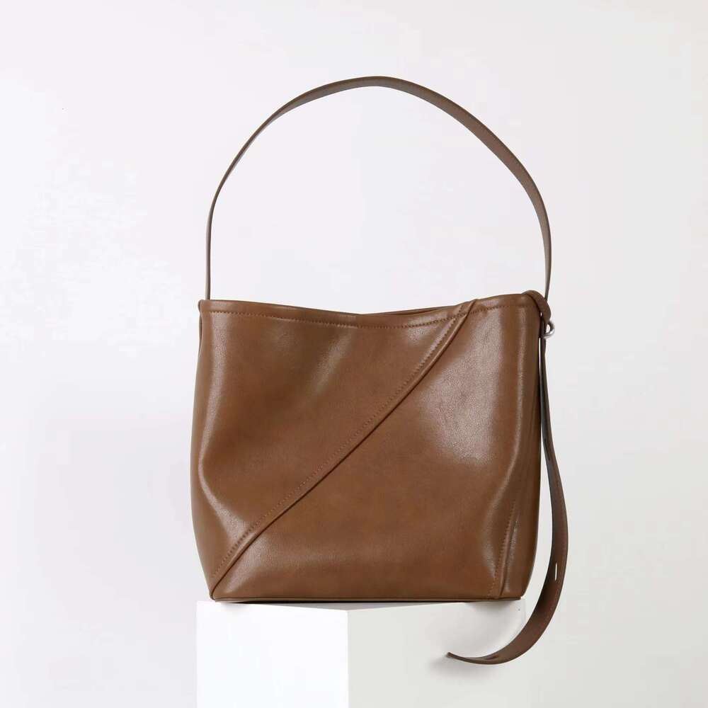 Luxury Bag Designer's New Large Capacity Cowhide Patchwork Texture Commuter Women's Fashion Versatile One Shoulder Underarm Bucket Bag