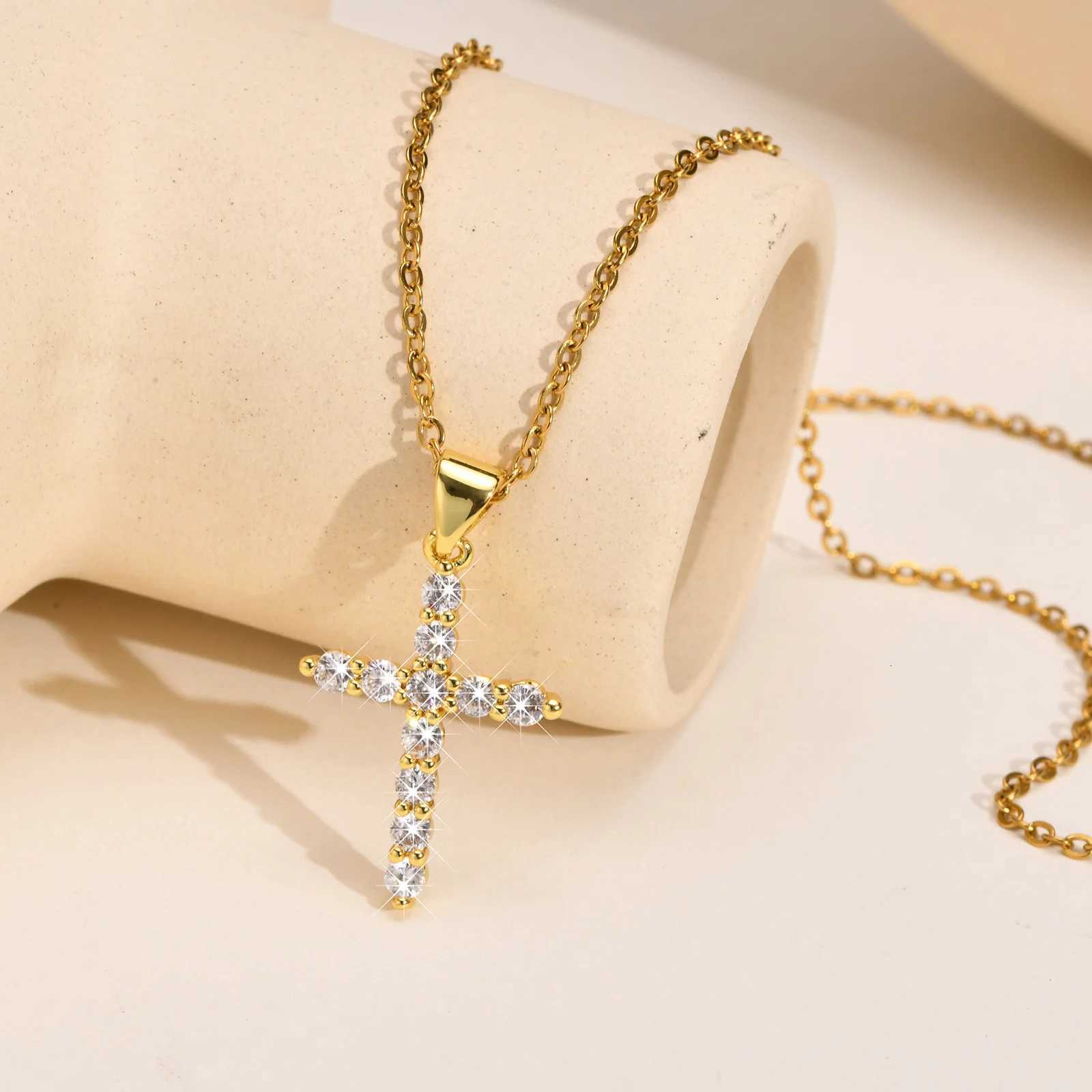 Cubic Zirconia Crucifix Cross Neckalce for Women Simple Layered JewelryXJ251104