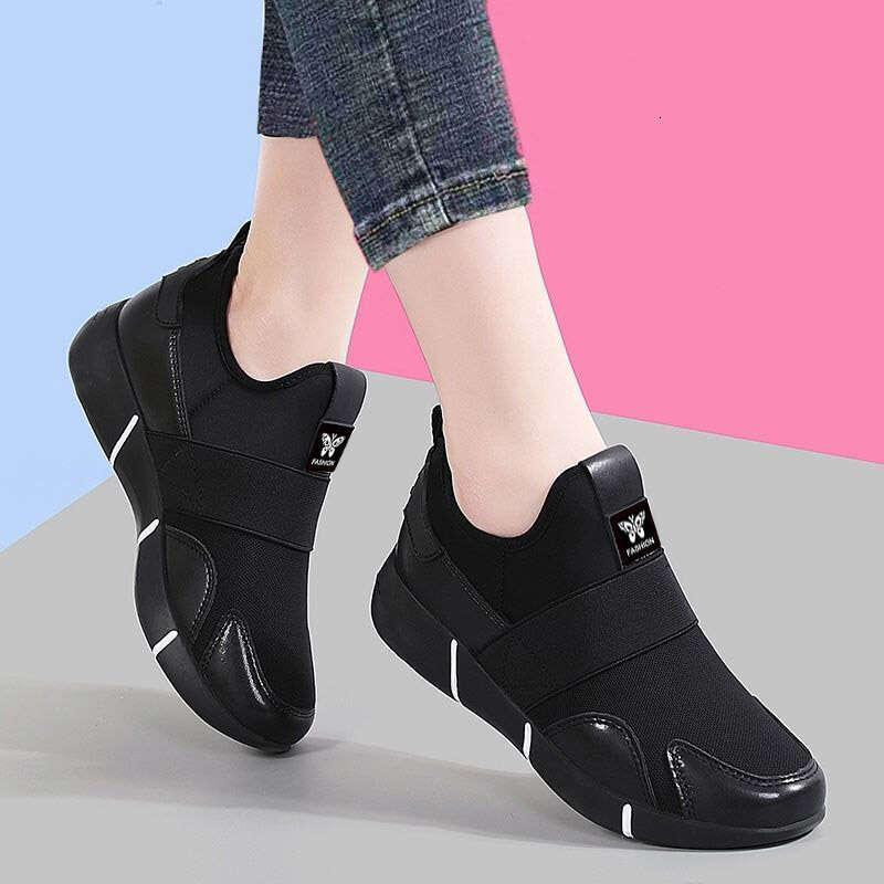 2024 New Women's Old Beijing Cloth Sports and Leisure Running Soft soled Loose Comfortable Work Travel Shoes for Women