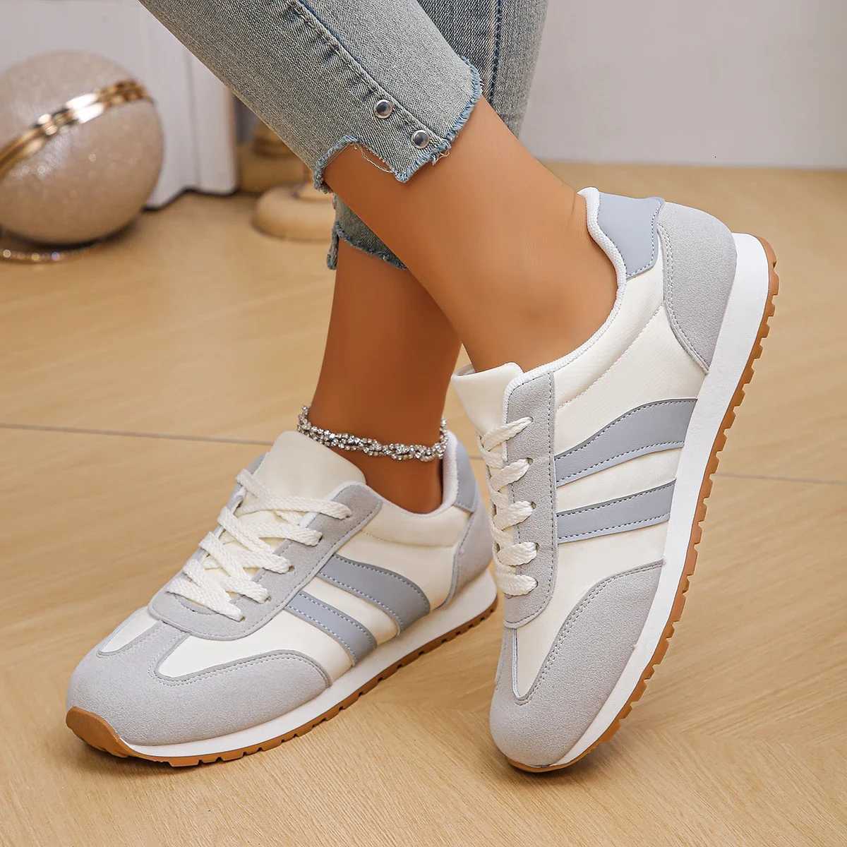 Womens Casual Lightweight Breathable Sport Shoes 2025 Spring Autumn New All-match Running Sneakers Zapatos De Mujer Tenis Jeans X251104