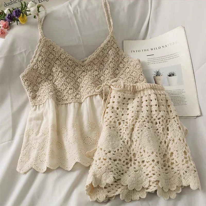 2023 Summer Bohemian Hand Hook Knitted Cut Set Womens Camisol Bra TopWide Leg Short Two Piece 250401