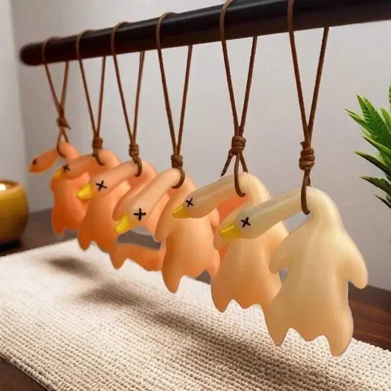 12pcs New Color Change Duck Keychain Fashion Funny Goose Pendants for Bag Car Keyrings Cute Cartoon UV Photochromic Key ChainsW251103