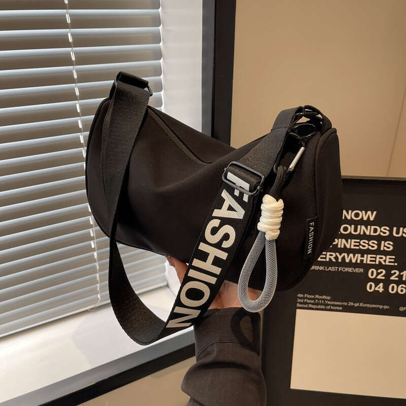 Waterproof Oxford cloth large capacity dumpling with crossbody for female niche new versatile casual sports style shoulder bag trend