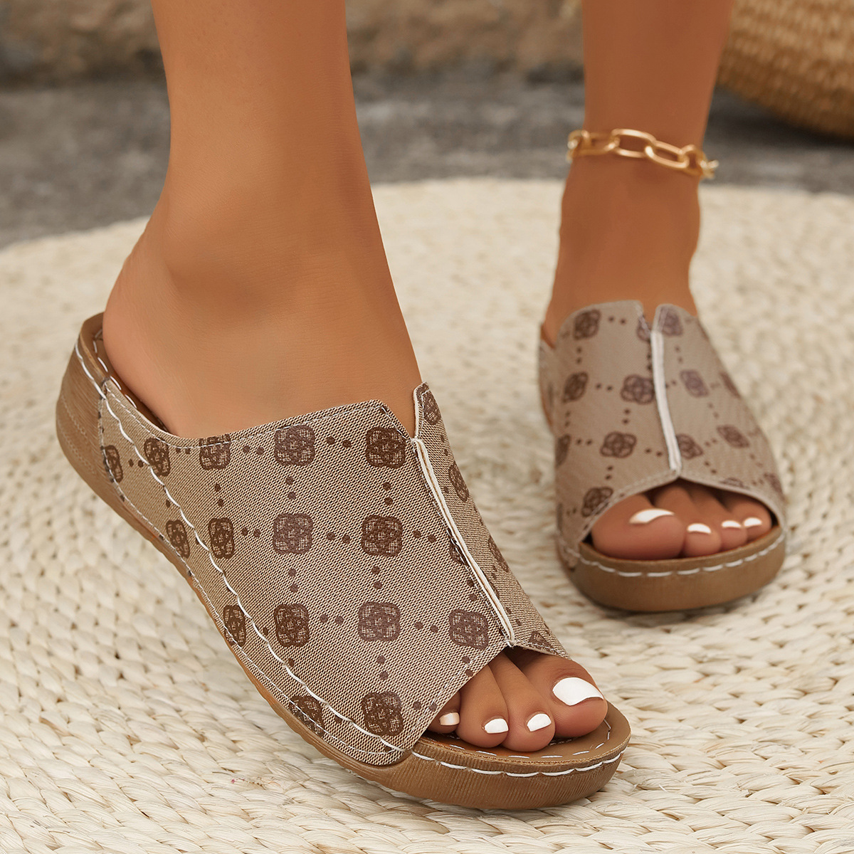 2025 European and American foreign trade new style one-word casual plus size women's cross-border wedge heel flat fish mouth slippers