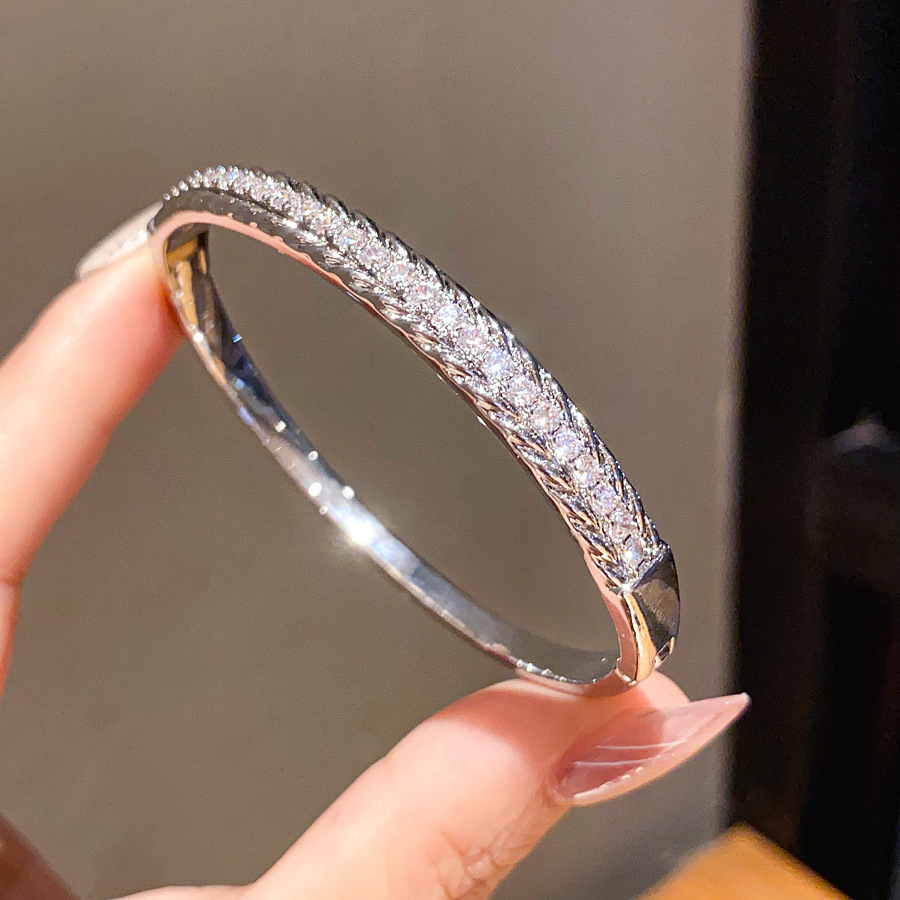 Gold Toned Bangle With Crystal And Braided Textures Delicate Daily And Luxurious Jewelry Gift For Her High Quality And Elegant Accessory Versatile Bou