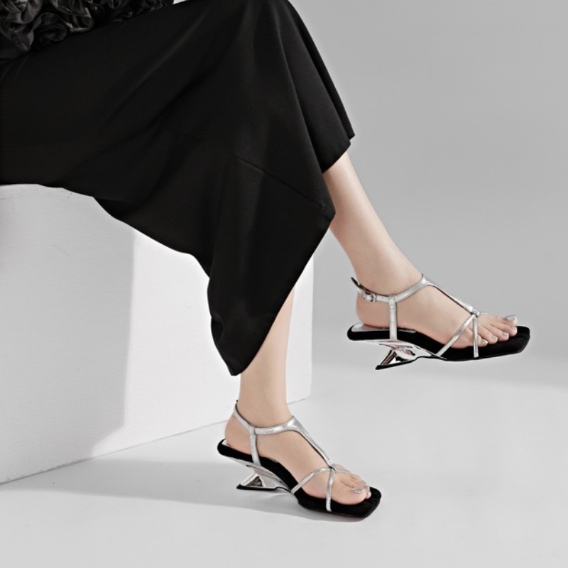 Designer Sandals Leather Buckle Thin Strap High Heels Pointed Toe Faux Suede Open Toe French Temperament Vacation 5cm fashion