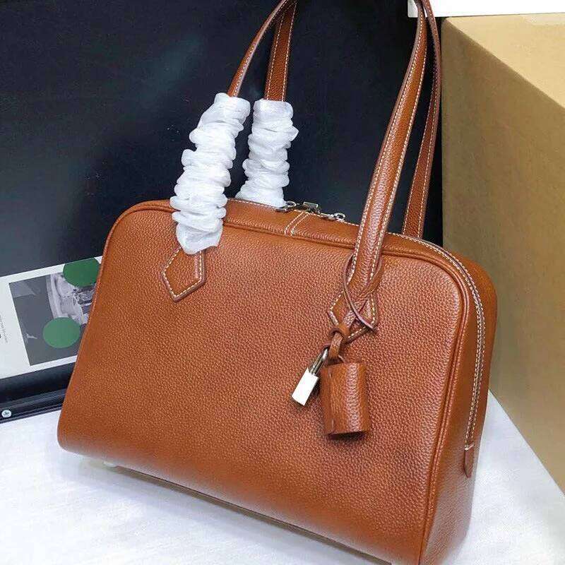 Elegant Underarm-Zip Lazily Designed Big Pocketed Handbags Made from High-Quality Cattle Hide