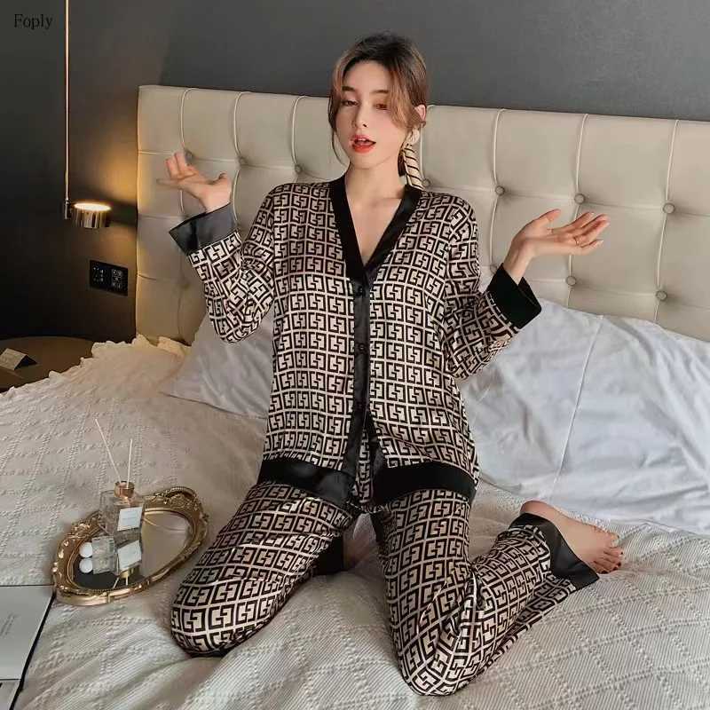 Designer Summer Pajamas Woman New Ice Silk Pyjamas Homewear Set Girls Long-Sleeved V-Neck Cardigan Simulation Silk Lapel Pijamas Homewear Y251104