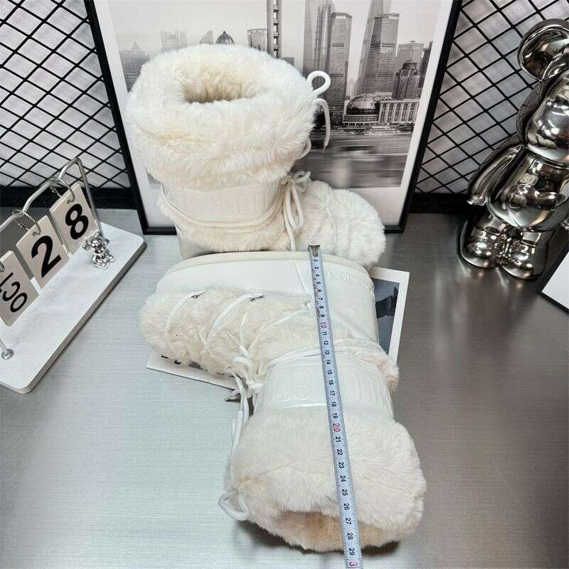2025 Lightweight Winter New Warm Furry Space Ski Non-Slip Thick Sole Height Increasing Moon Snow Boots For Women