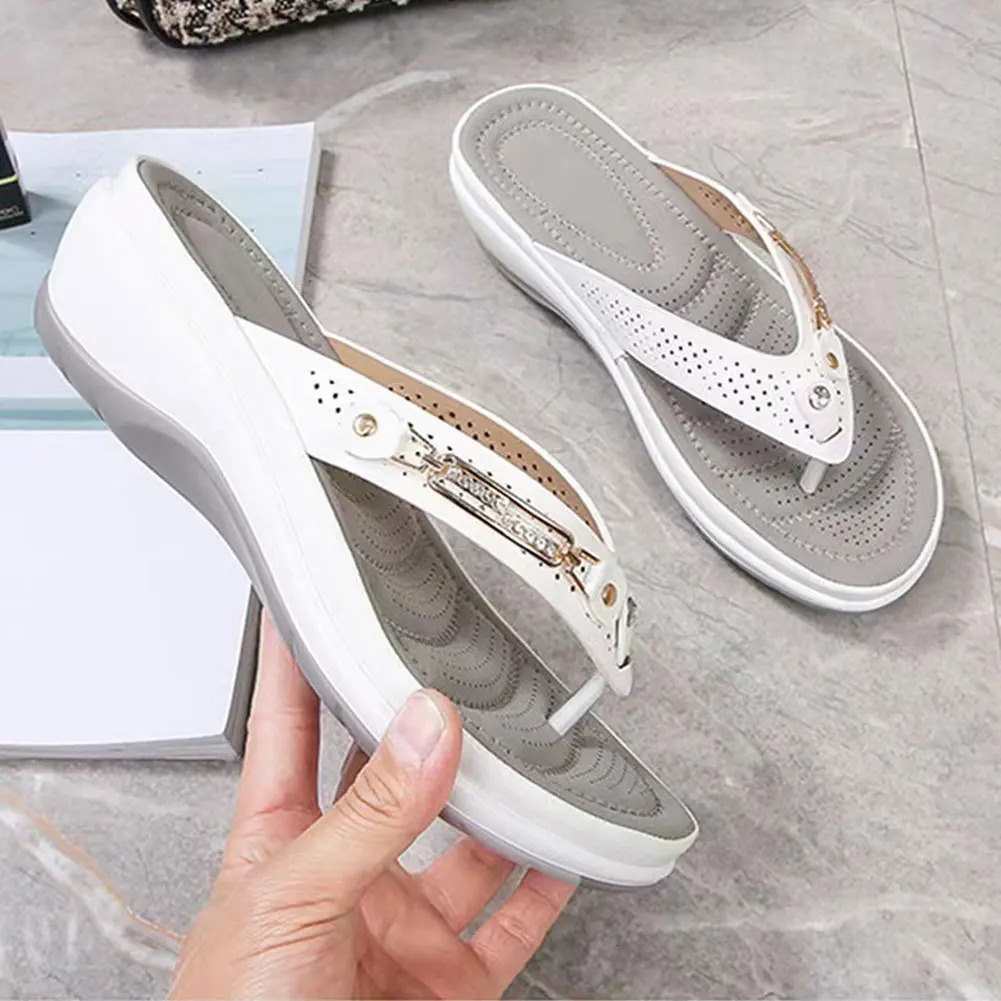 2024 Womens Slippers Fashion Slides Non-Slip Shoes Beach Sandals Women Outside Leisure Flip Flops Wear Open Toe 250402