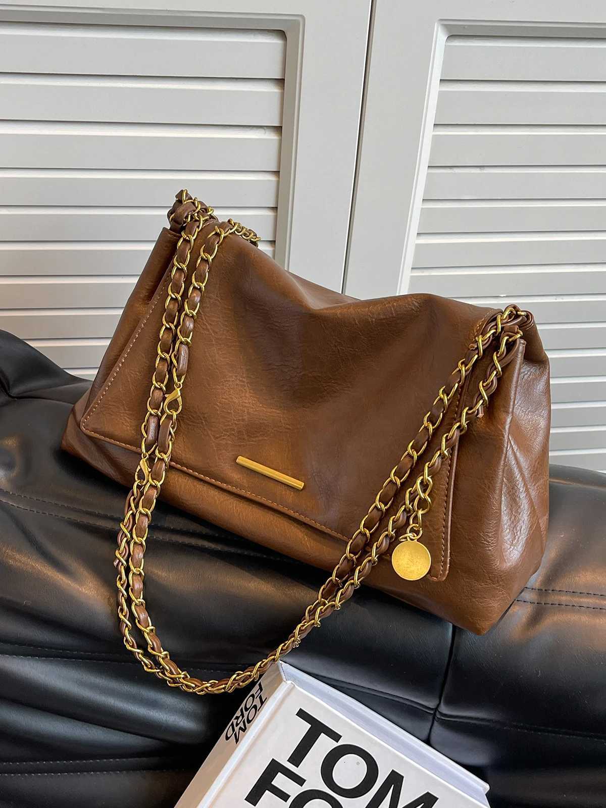 Premium vintage large capacity bag for wen 2024 new popar chain messenger bag work shoder bag H251104