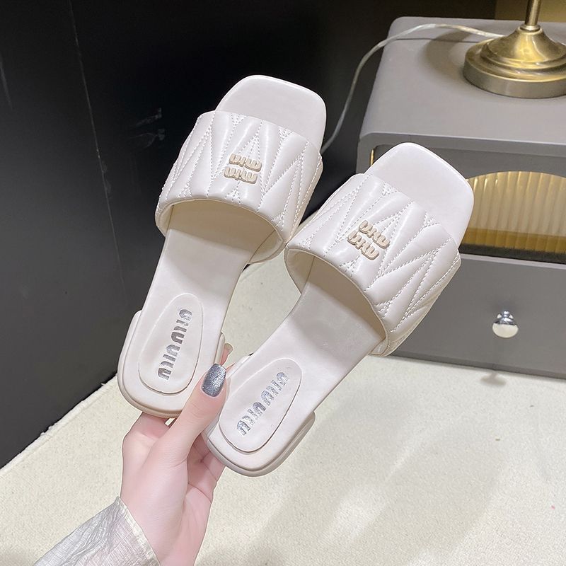 designer shoes 2025 Summer Romance Women's flat-bottomed anti-slip square-toed sandals for summer outdoor wear with girlish wrinkles suitable for