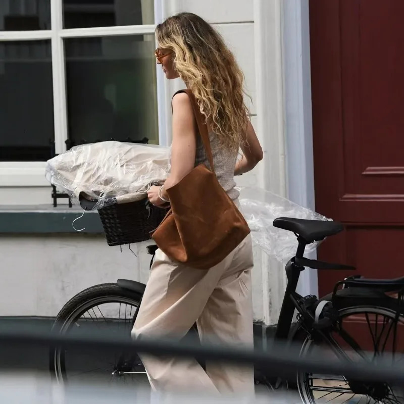 Retro Bag Brown Large Capacity Shoulder Bag Underarm Bag Crossbody Bag Fashion and Leisure Daily Womens Bag 251103