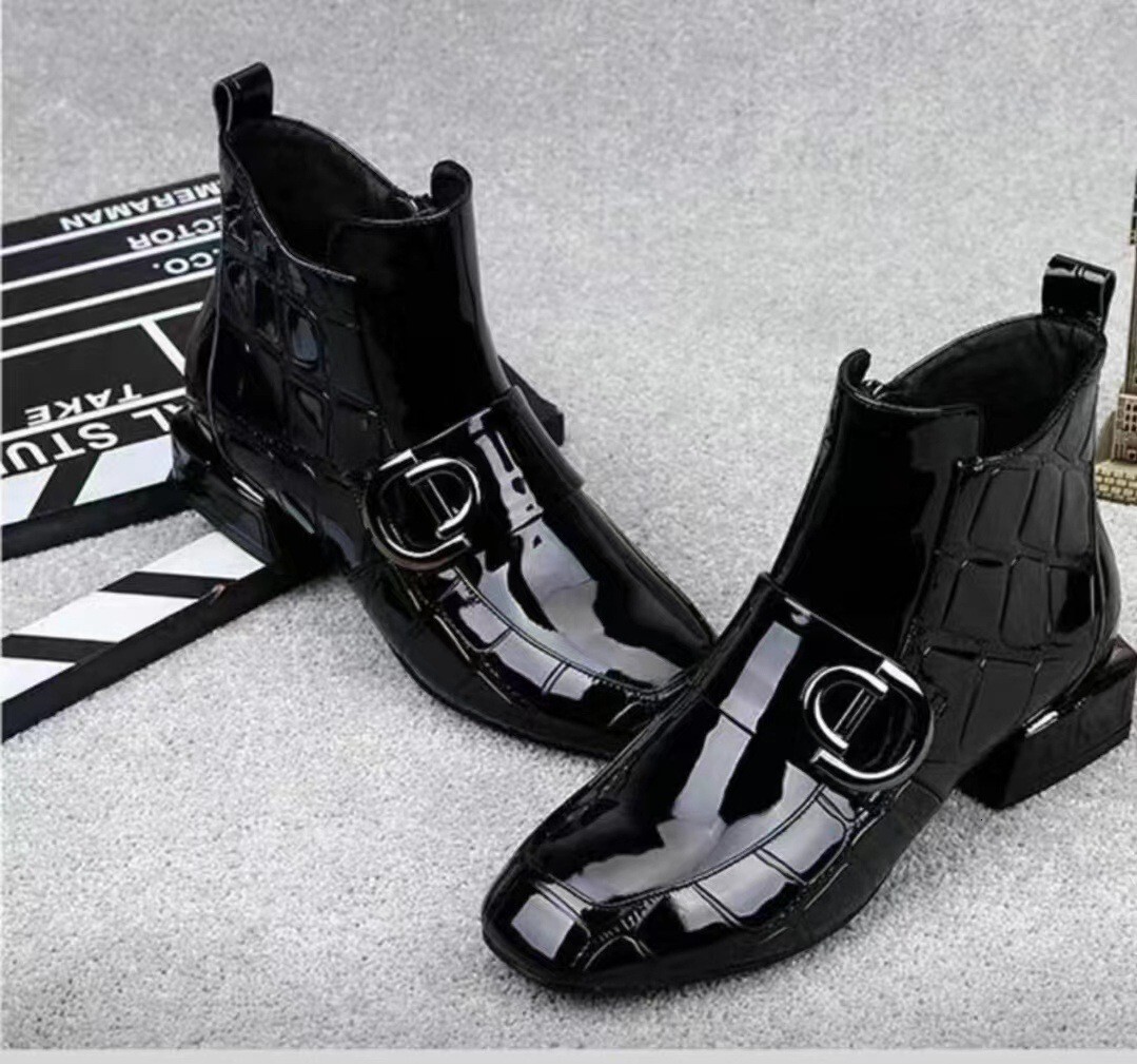 2025 new short patent leather flat bottomed square toe side zipper with velvet British designer fashionable women's bare boots