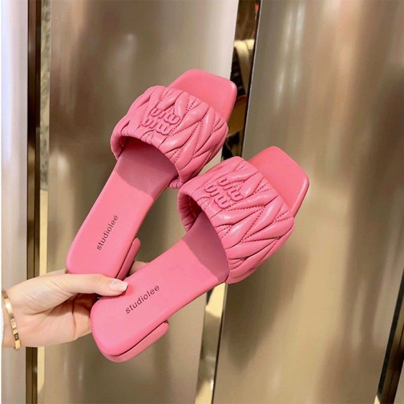 designer shoes 2025 Summer Romance Women's flat-bottomed anti-slip square-toed sandals for summer outdoor wear with girlish wrinkles suitable for