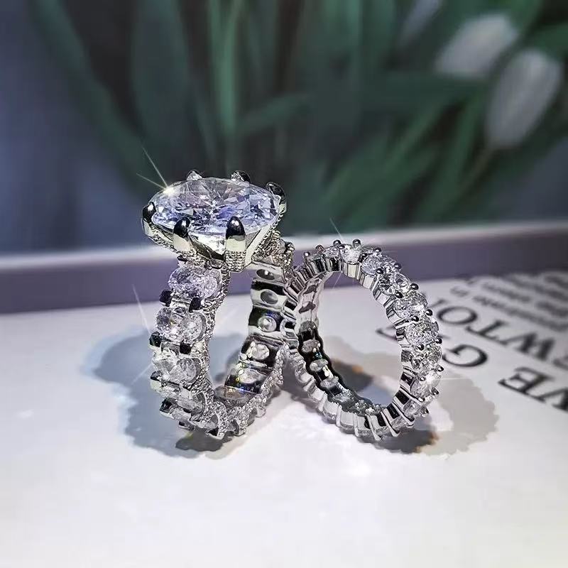 Diamond-encrusted hip-hop men VVS 925 sterling silver round moissanite Women engagement ring crown design