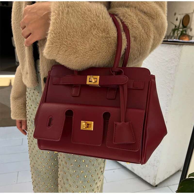 Lock Tote Wing Roomy Cluth Black Treny Genuine Leather Shopping Handbag Large Capacity Commuter Shoulder Bag For Female
