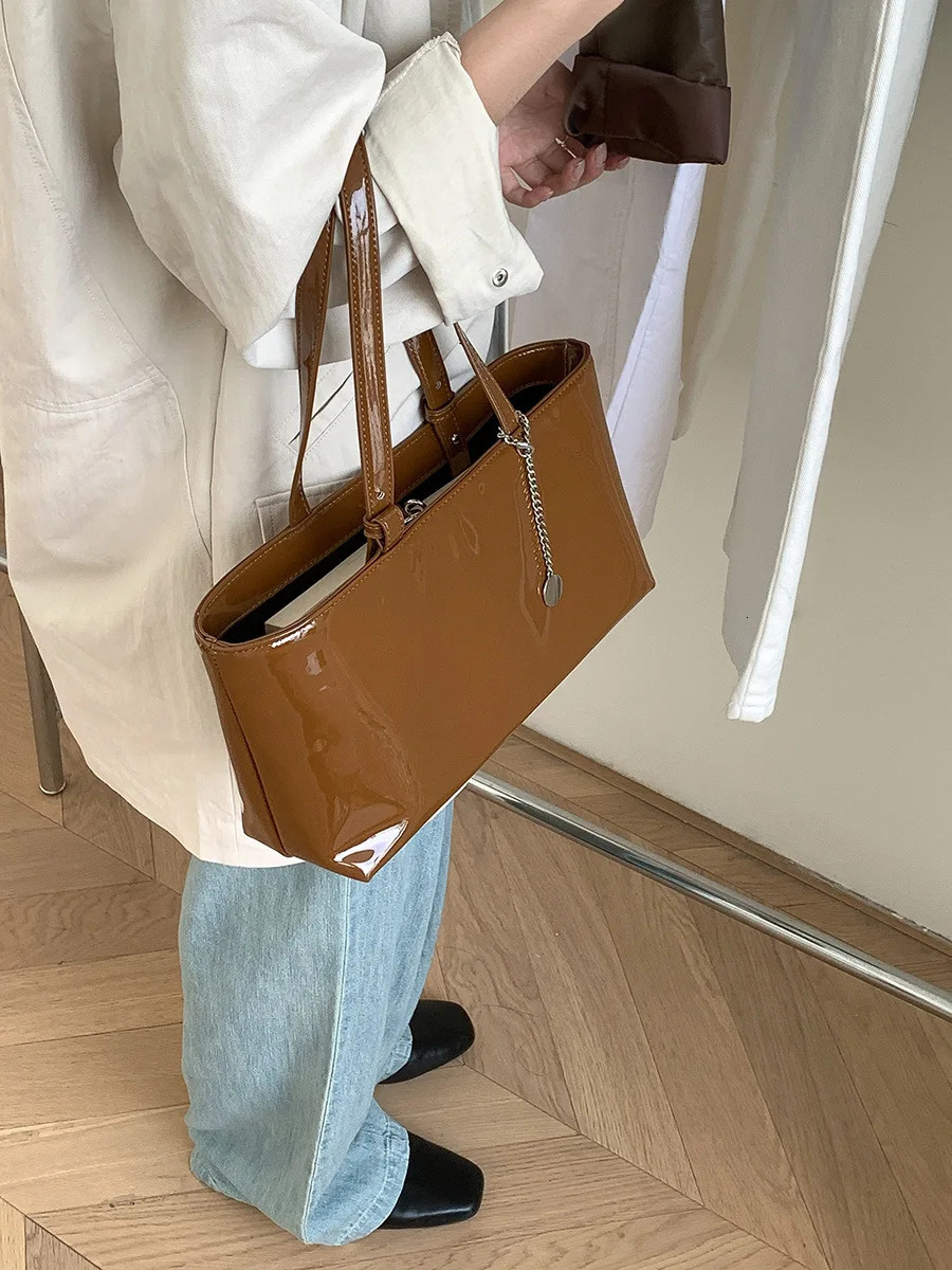 Womens lace leather shiny surface handbag large capacity red shoulder lower arm bag fashion simple style solid handbag 250402