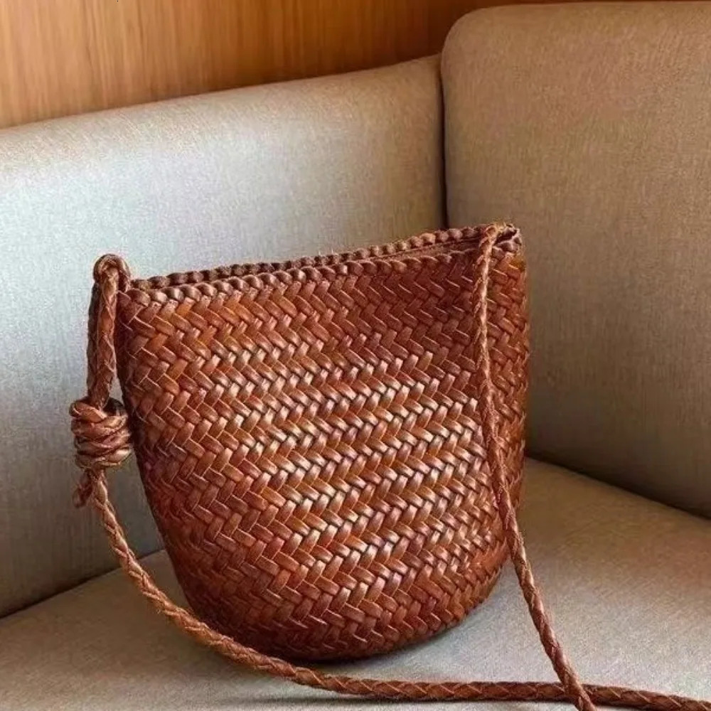 woven casual French bag large-capacity trend single shoulder niche texture bucket bag fashion 251104