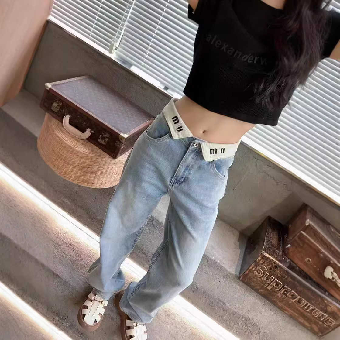 MIU24 early autumn new letter embroidery decoration lapel high waist slimming jeans casual fashion versatile Y2504034E4G
