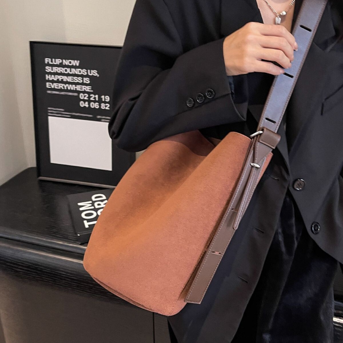 2025S New Model Designer Women S Large Capacity New Versatile Frosted Shoulder Crossbody Texture Fashionable Bucket Shoulder Bag Totebag