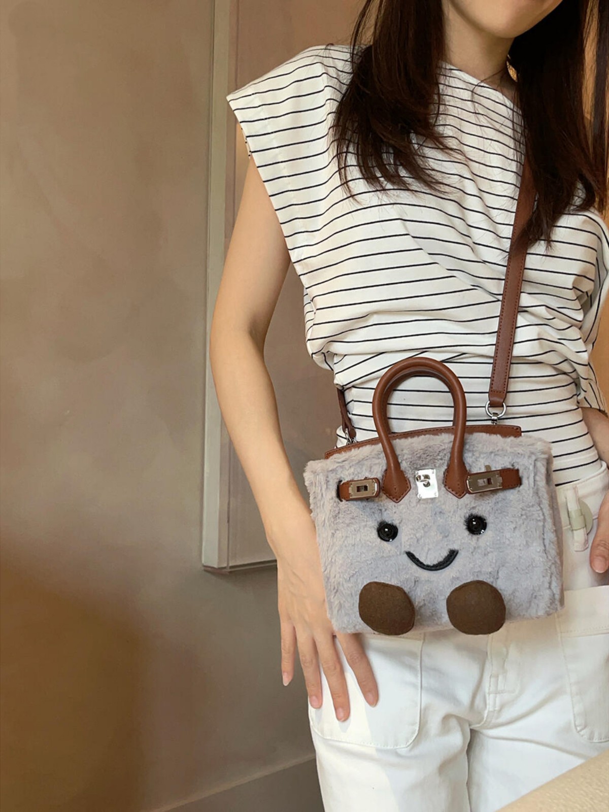 Luxury Designer 2025 Autumn/Winter New Cute Cartoon Smile Plush Crossbody Bag Large Capacity Commuter Versatile Kailin Handbag for Women