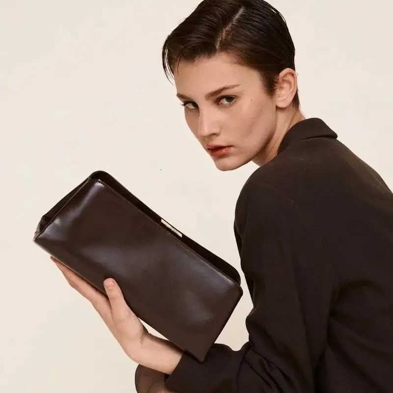 Chocolate clair Bag New Luxury Designer Shoulder Handbag Fashionable Top Handle Baguette Bag Ladies Elegant Clip bag X251104