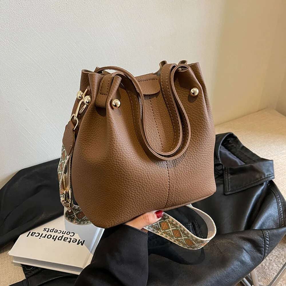 2025 Spring/Summer Korean High end Multi functional Bucket Bag New Broadband Single Shoulder Crossbody Bag Designer Women's Handbag Trendy Crossb