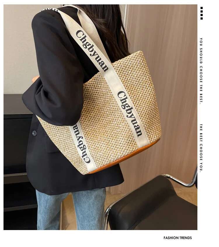 2025 New Woven Straw Bag Designer Women's Large Capacity Autumn/Winter New Full Shoulder Beach Commuter Bucket Bag Trendy Shoulder Bag4