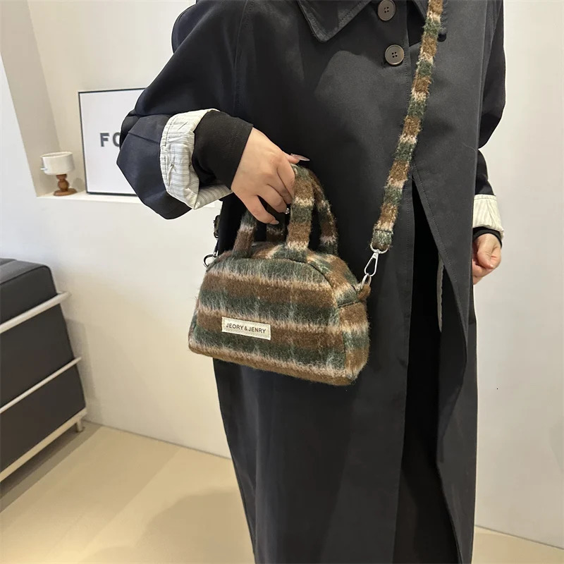 Fashion Retro Plush Plaid Womens Shoulder Bag Casual Retro Ladies Woolen Crossbody Bags Female Change Purse Tote Handbags251104ww