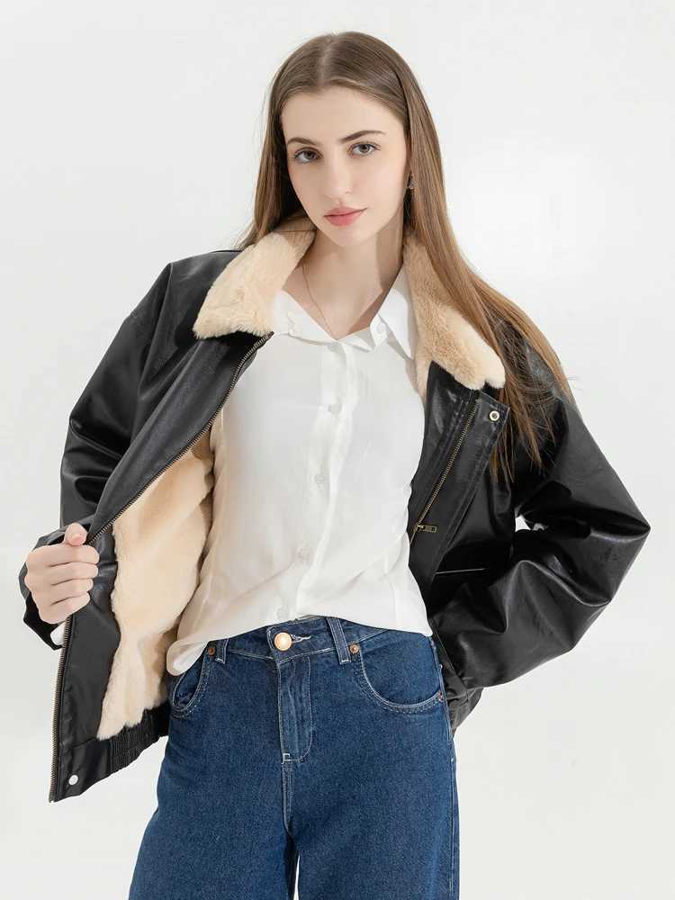 Winter Womens Fur Leather Jacket Long Sleeved Loose Warm Lamb Wool Vintage Thickened Locomotive Lapel Female PU Motorcycle Coat J251103