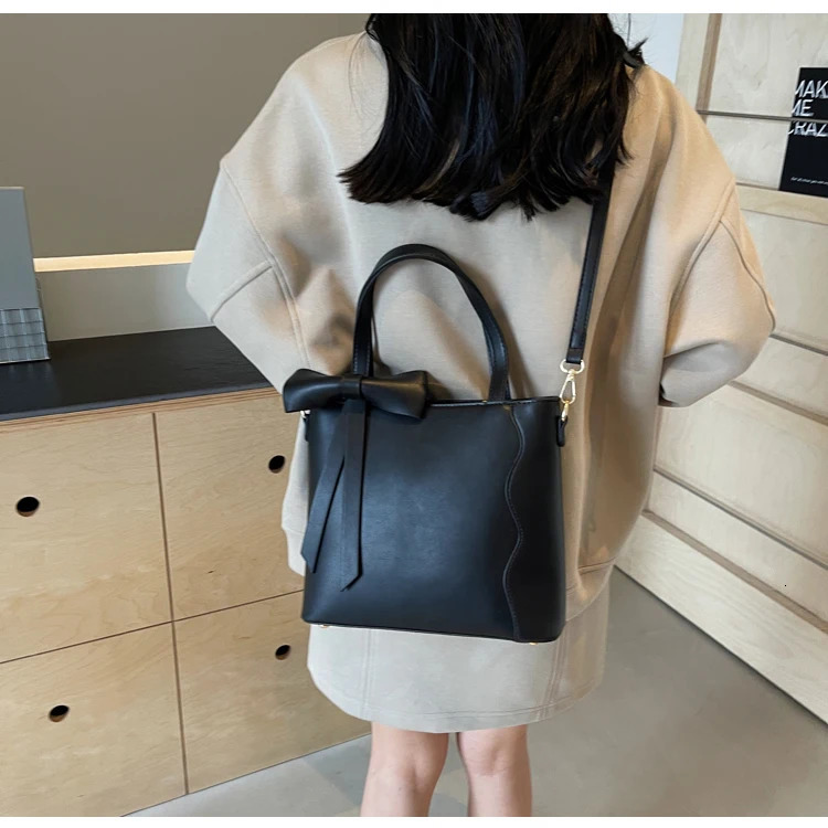 Womens PU Leather Cross body Bag Y2K Korean Fashion Handbag Womens Shoulder Bag Womens Simple Handbag and Wallet 250402