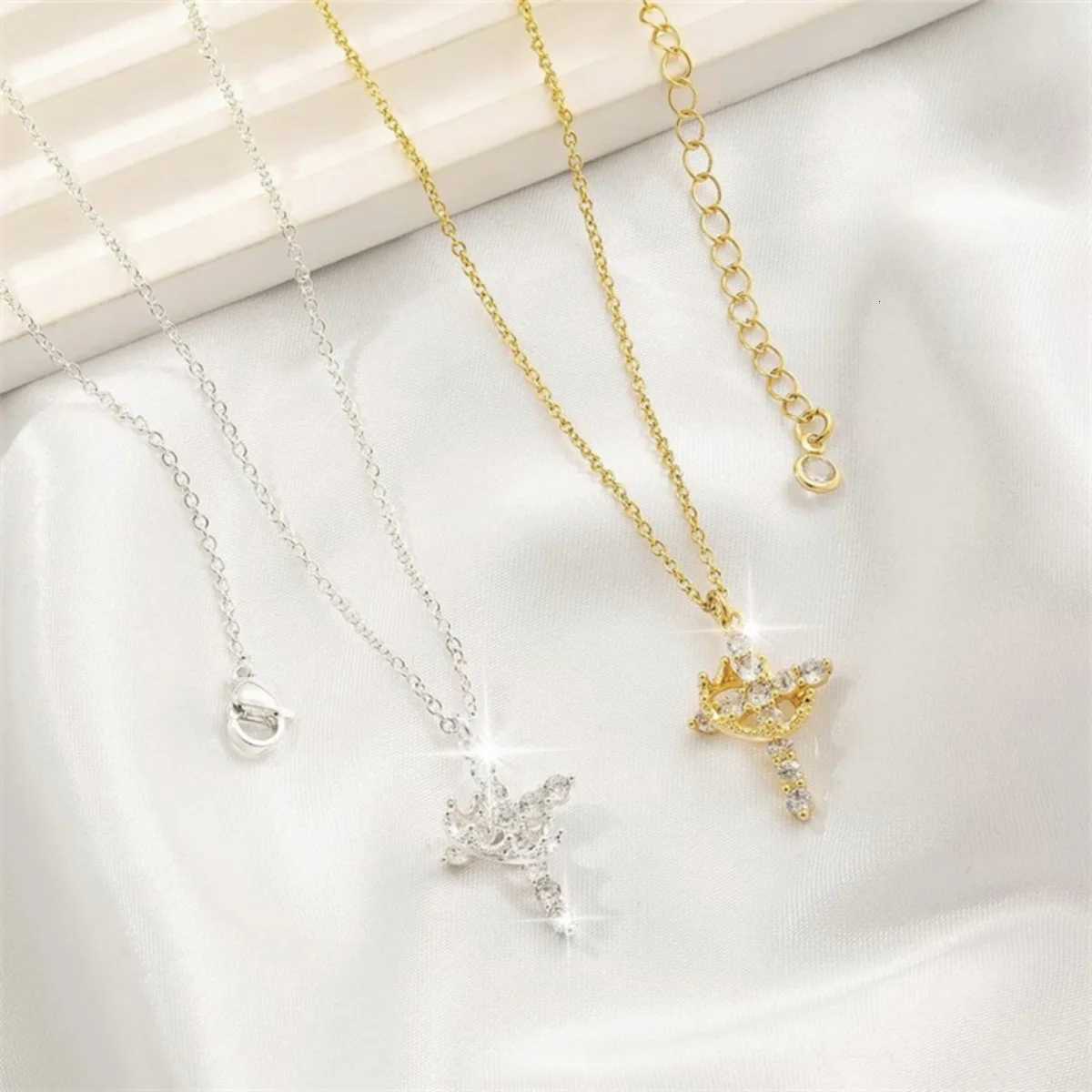 Rotatable Crown Inlaid Zircon Cross Pendant Necklace For Women Men Christian Cross Stainless Steel Chain Choker Prayer JewelryXJ251104