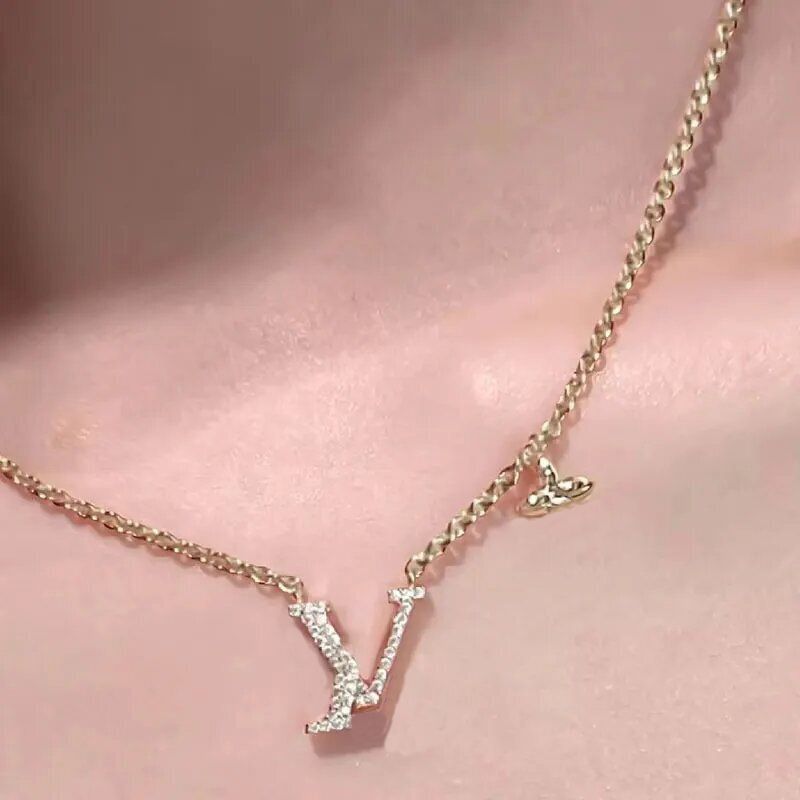 Designer Gold For Women Pendant Necklace Elegant L Necklaces High Quality Wedding Jewellery Letters Jewelry Party Gift Necklace