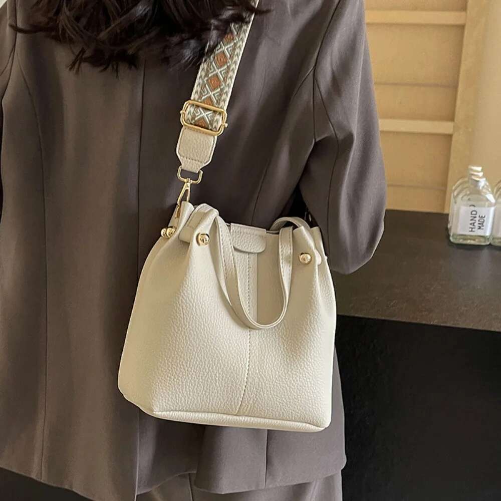 2025 Spring/Summer Korean High end Multi functional Bucket Bag New Broadband Single Shoulder Crossbody Bag Designer Women's Handbag Trendy Crossb