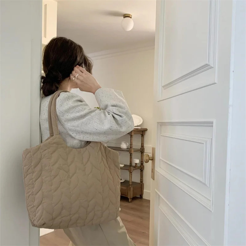 AutumnWinter Women Puffy Padded Shoulder Bag Large Capacity Handbag Solid Quilted Tote Bag Embroidered Thread Shopper Bag 251104 - view 3
