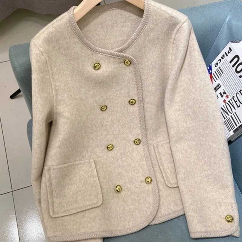 Female French Doublebreasted Coat 2025 Autumn and Winter New Xiaoxiangfeng Wool Woolen Coat Foreign Style Short Top Women J251103