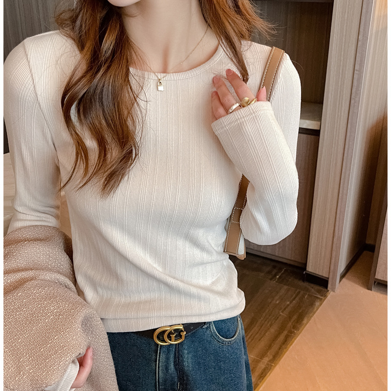 Carefully selected shoulder length long sleeved top for women in spring autumn and winter paired with a new round neck for a luxurious lookC anb ew or