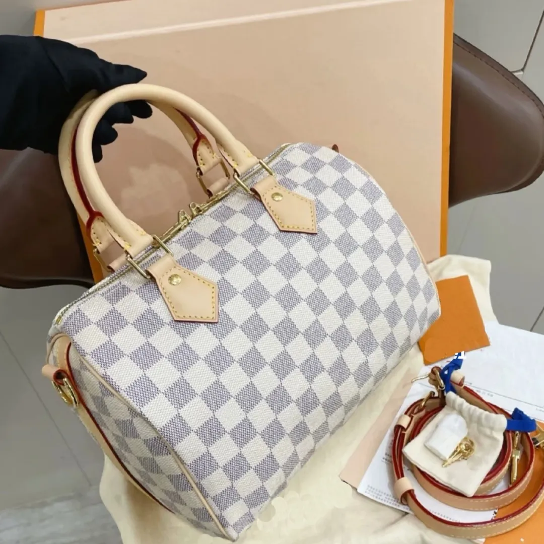 10A Designers Women pillow Shoulder Bags Messenger Travel bag Classic Style Fashion Flowers Lady Totes Luxury handbags 30cm With Gold key lock M40390