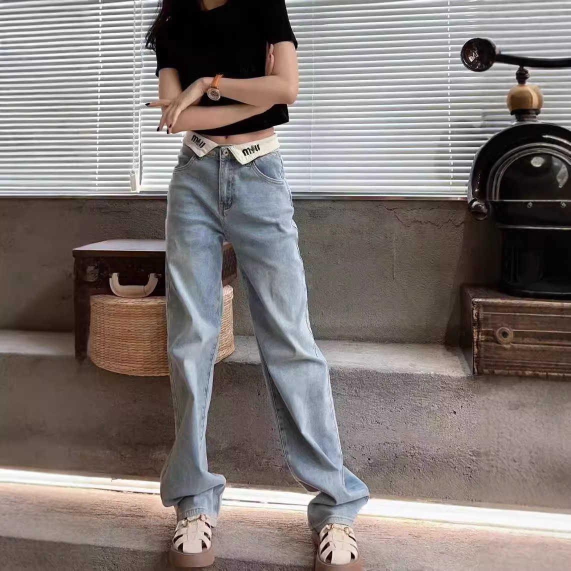 MIU24 early autumn new letter embroidery decoration lapel high waist slimming jeans casual fashion versatile Y2504034E4G