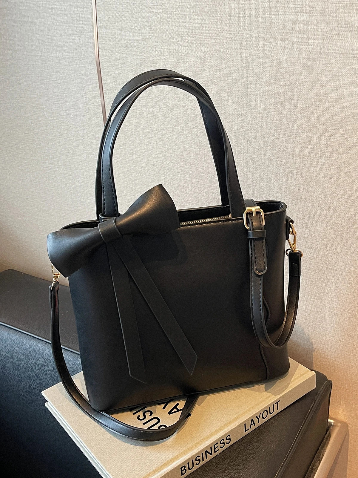 Womens PU Leather Cross body Bag Y2K Korean Fashion Handbag Womens Shoulder Bag Womens Simple Handbag and Wallet 250402