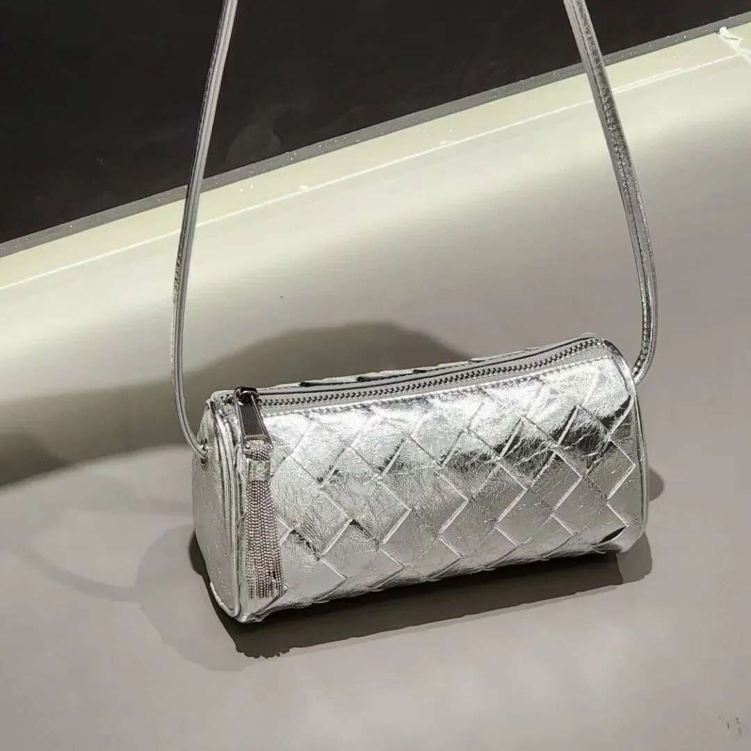 Nicheversatile New Women's Crossbody Bag Handwoven Top Layer Cow Leather Single Shoulder Sier Color Versatile Style For Women