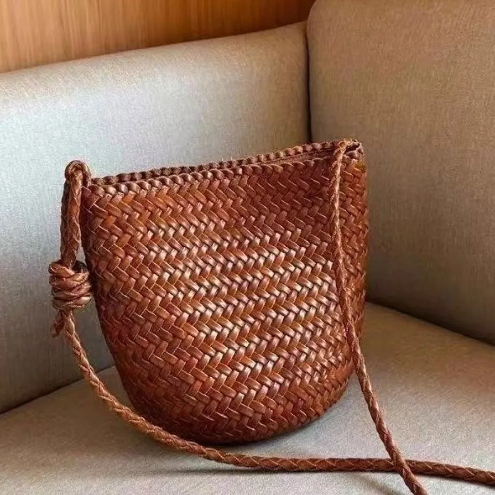 woven casual French bag large-capacity trend single shoulder niche texture bucket bag fashion 251104