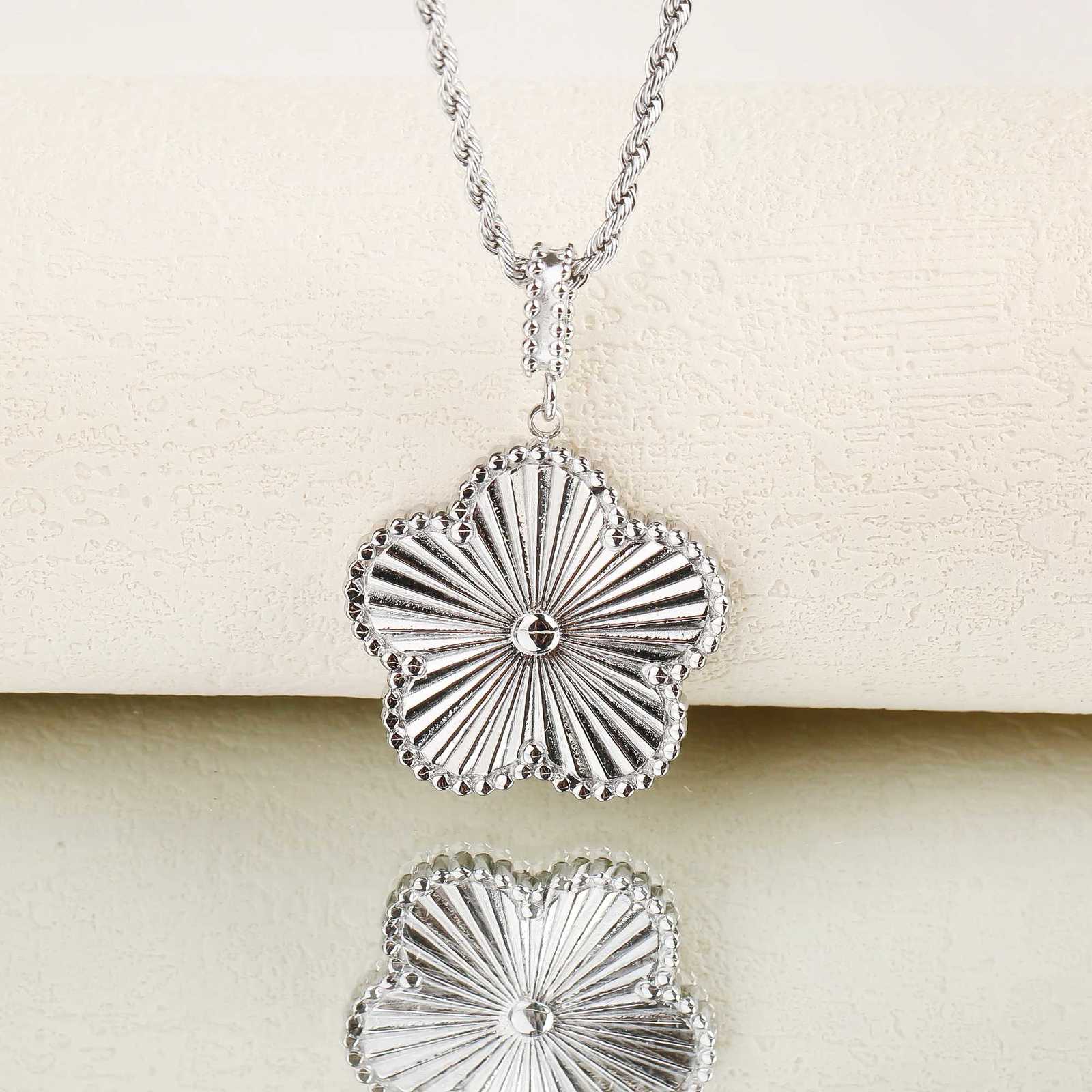 Classic 45cm/60cm StainlESS Steel Metal Laser Sweater Chain Pendant Necklace Luxury for Woman Party New Trend Jewelry XJ251104