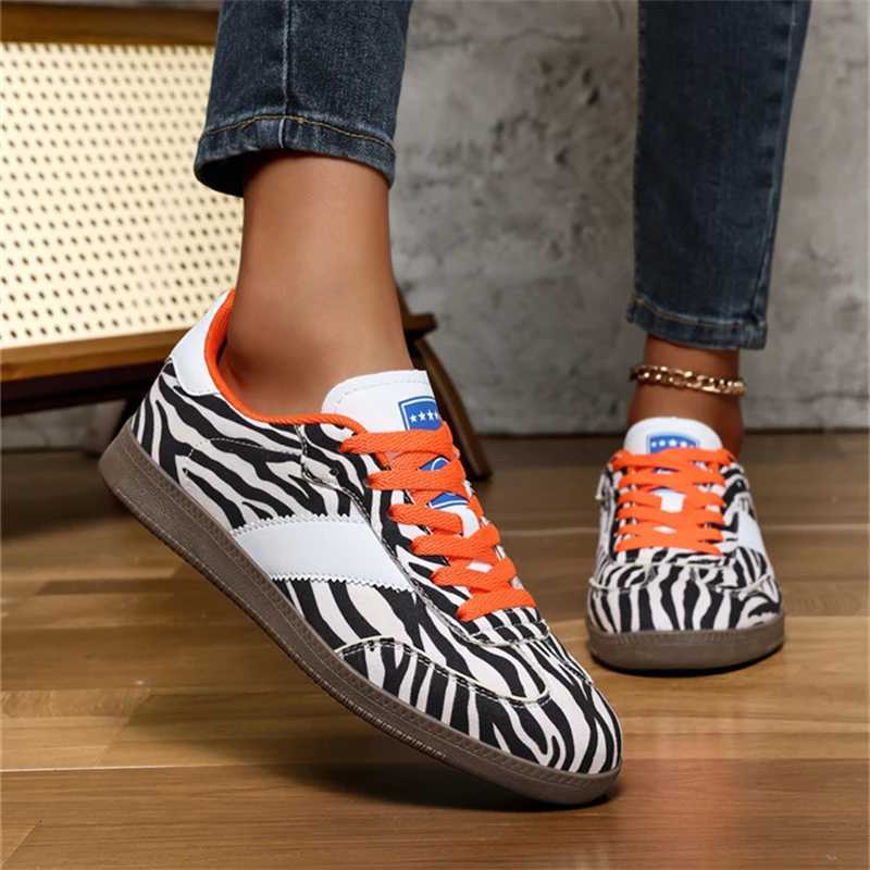 Retro Leopard Shoes Woman Flat Shoes Low Cut Comfortable Womens Trainers Outdoor Lace-up Walking Sneakers Womens Running Shoes X251104